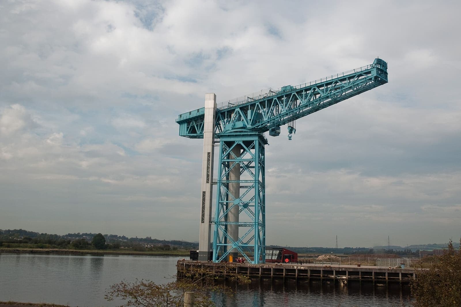 The Titan crane above the river at Clydebank with Queens Quay flats beside it